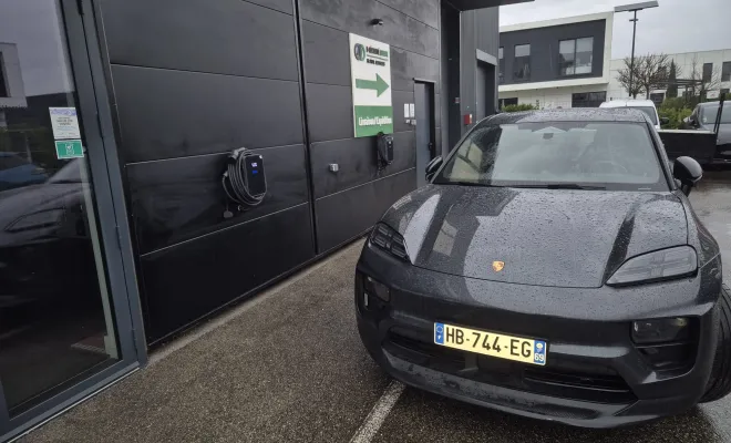Installation de bornes de recharges pour une flotte de véhicules électriques à Lyon, Saint-Étienne, GS NETWORK